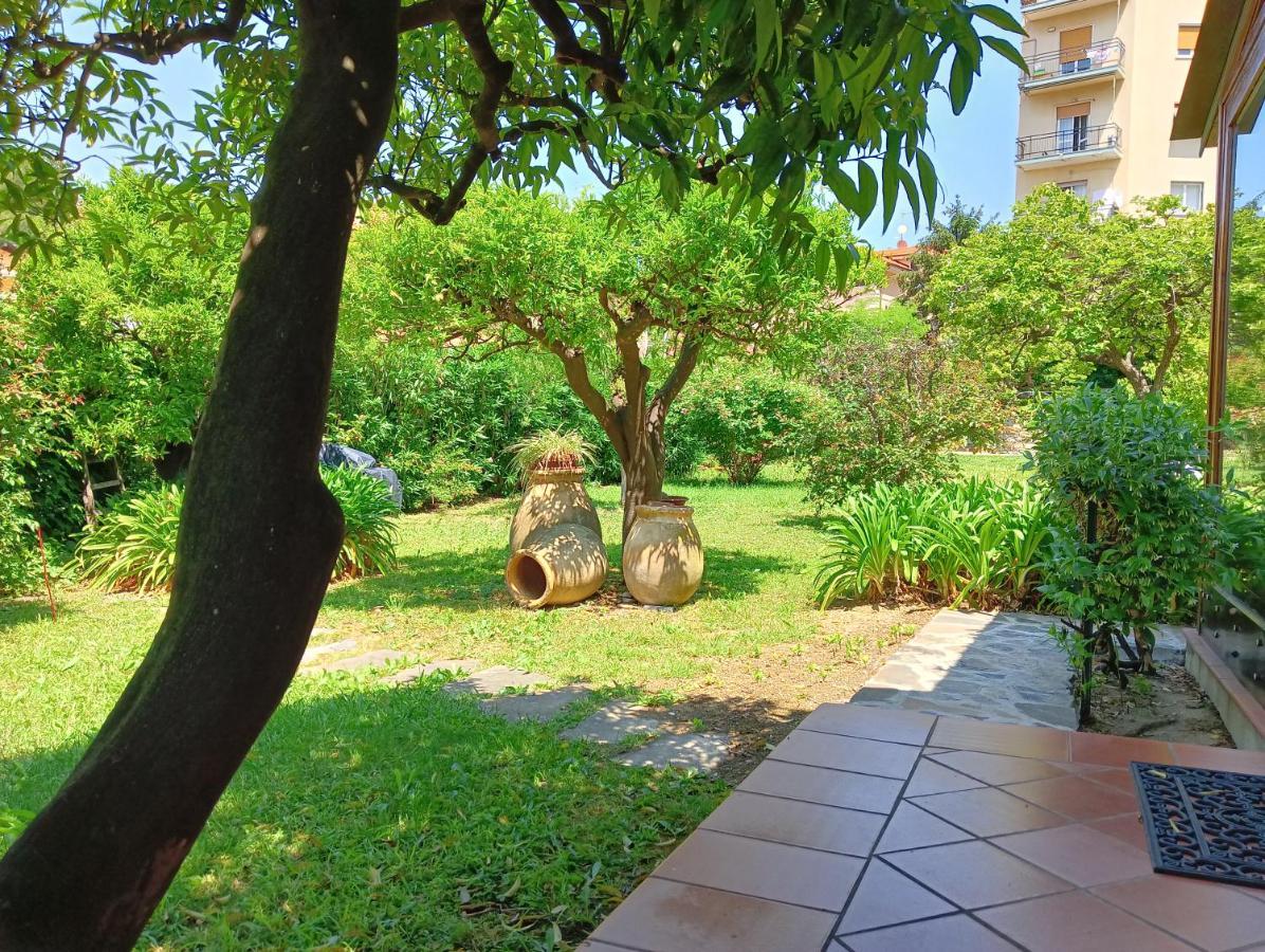 Villetta Con Giardino A Due Passi Dal Mare Imperia Luaran gambar