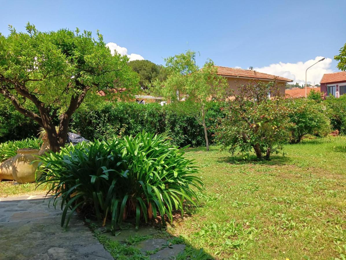 Villetta Con Giardino A Due Passi Dal Mare Imperia Luaran gambar